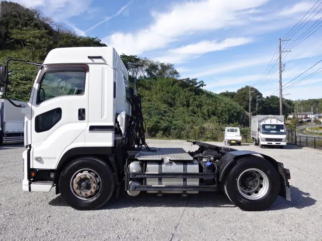 いすゞ ギガ QKG-EXD52BD(2WD)の写真9