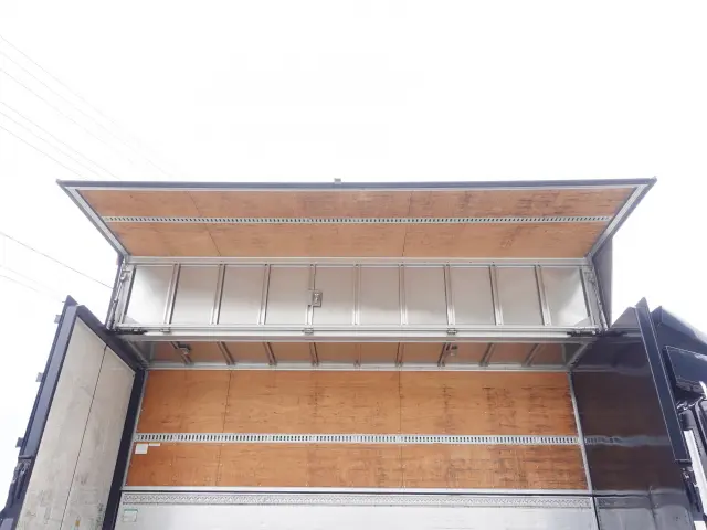 いすゞ フォワード LKG-FTR90T2(2WD)の写真10