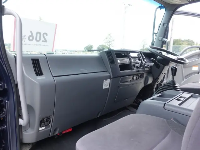 いすゞ フォワード LKG-FTR90T2(2WD)の写真17