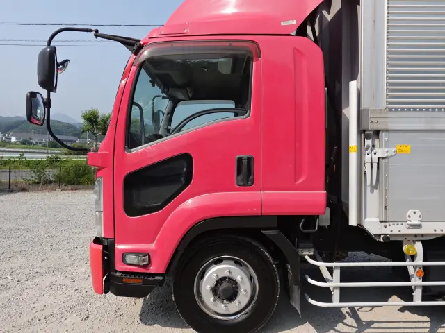 いすゞ フォワード LKG-FTR90T2(2WD)の写真10