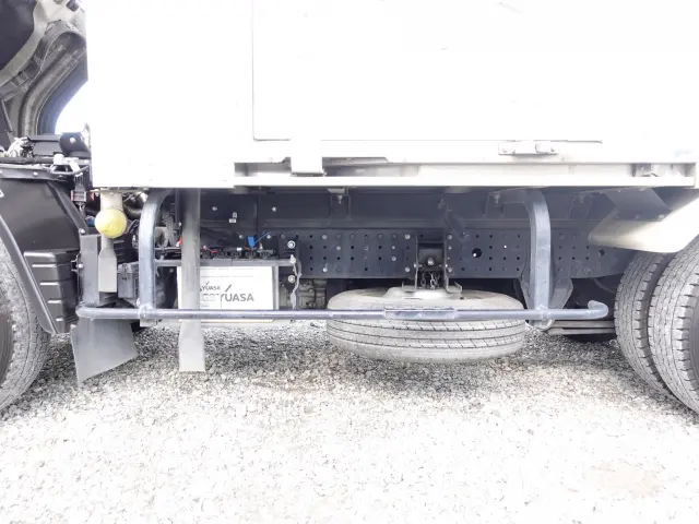 三菱 キャンター 2TG-FBA00(2WD)の写真17