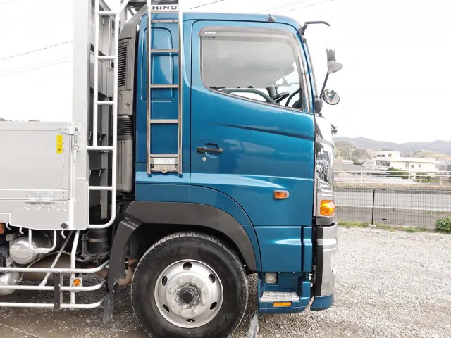 日野 プロフィア ADG-FR1EXYA(6x2)の写真7