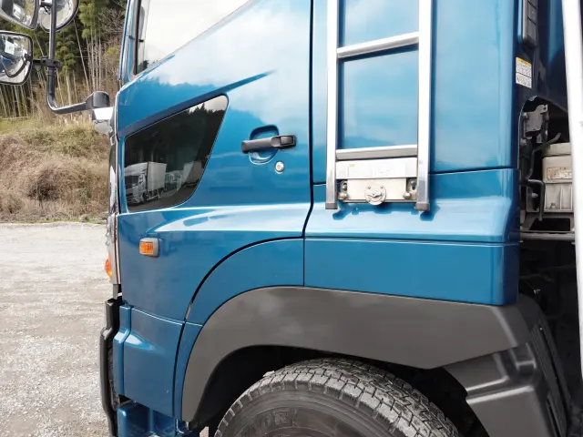 日野 プロフィア ADG-FR1EXYA(6x2)の写真13