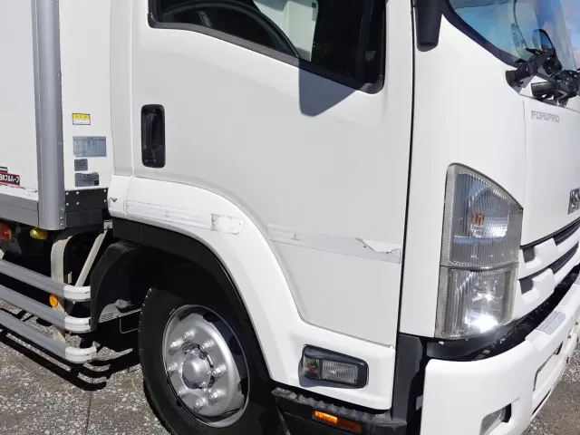 いすゞ フォワード LKG-FTR90T2(2WD)の写真6