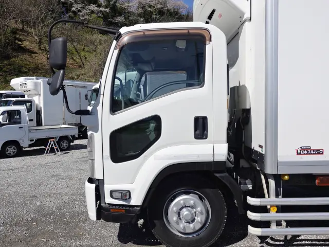 いすゞ フォワード LKG-FTR90T2(2WD)の写真14