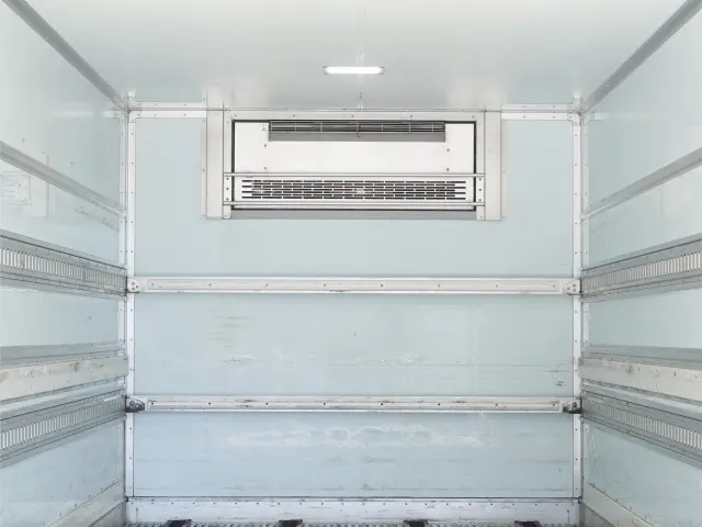 いすゞ フォワード LKG-FTR90T2(2WD)の写真16