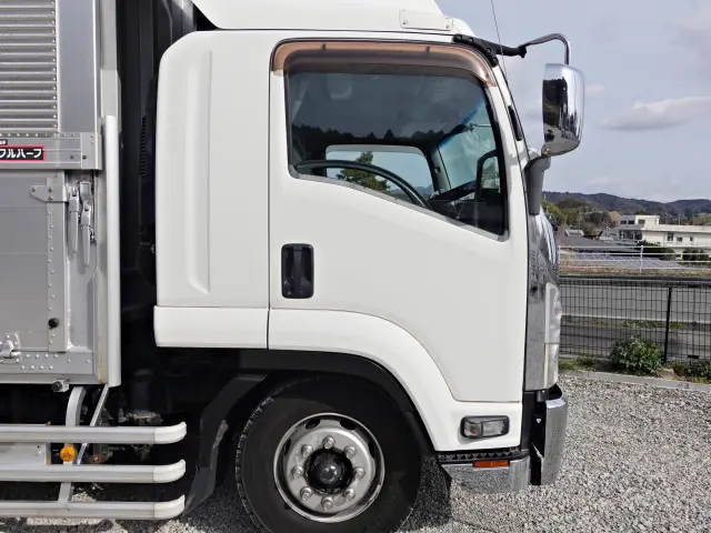 いすゞ フォワード LKG-FTR90T2(2WD)の写真6