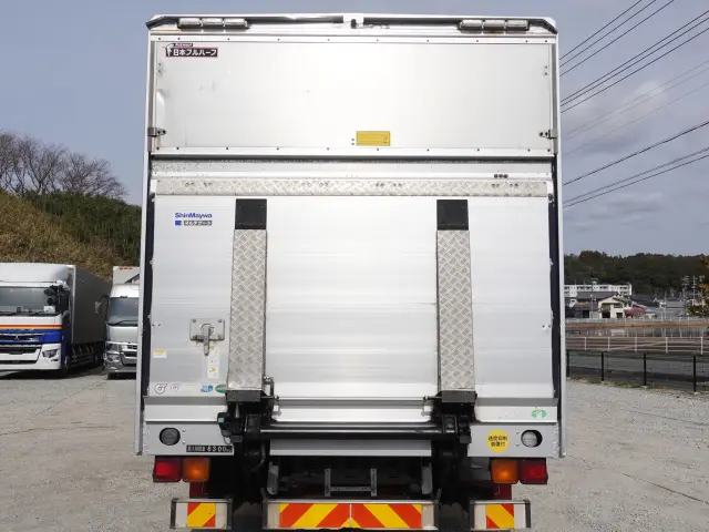 いすゞ フォワード LKG-FTR90T2(2WD)の写真8