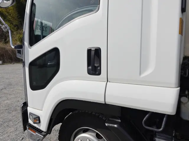 いすゞ フォワード LKG-FTR90T2(2WD)の写真10