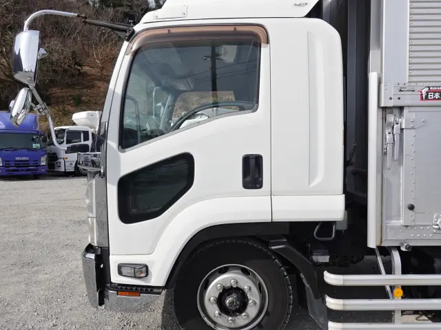 いすゞ フォワード LKG-FTR90T2(2WD)の写真11
