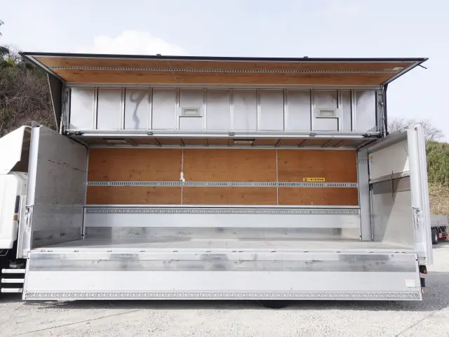 いすゞ フォワード LKG-FTR90T2(2WD)の写真12