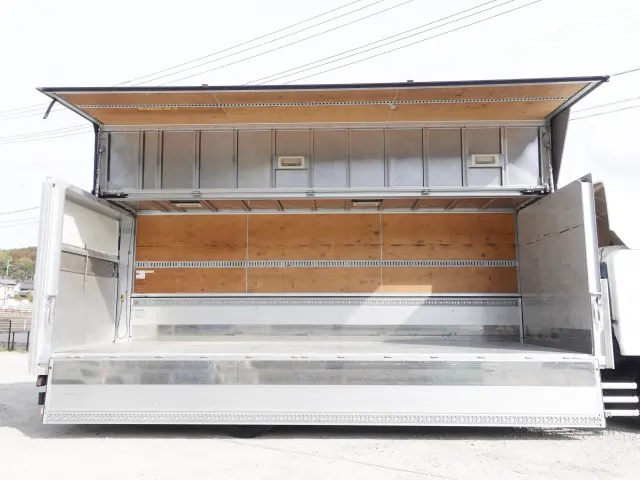 いすゞ フォワード LKG-FTR90T2(2WD)の写真13