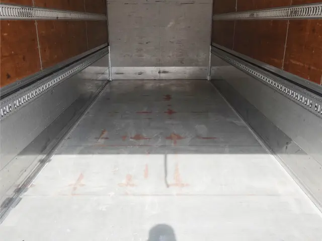 いすゞ フォワード LKG-FTR90T2(2WD)の写真15