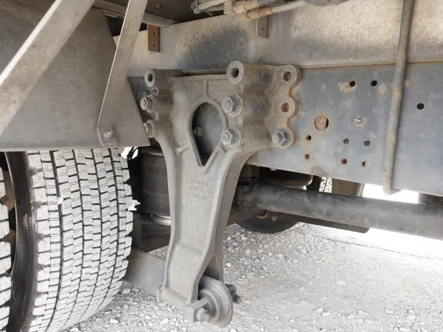 いすゞ フォワード LKG-FTR90T2(2WD)の写真21