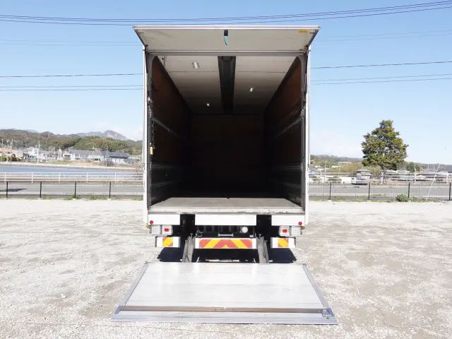 いすゞ フォワード TKG-FRR90T2(2WD)の写真16