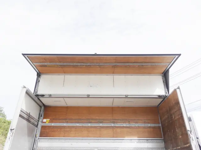 いすゞ フォワード TKG-FRR90T2(2WD)の写真16