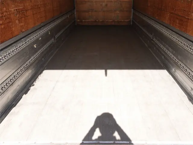 いすゞ フォワード TKG-FRR90T2(2WD)の写真17