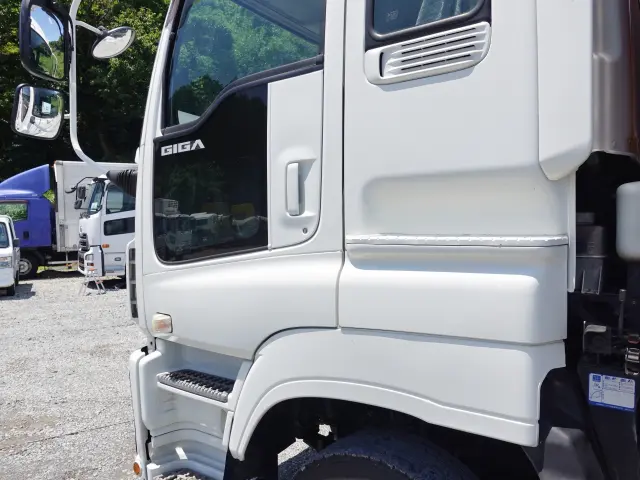 いすゞ ギガ LKG-CYJ77A(8x4)の写真11