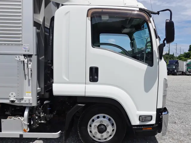 いすゞ フォワード 2RG-FRR90T2(2WD)の写真4