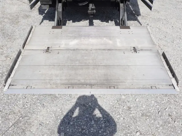 いすゞ フォワード TKG-FRR90T2(2WD)の写真16