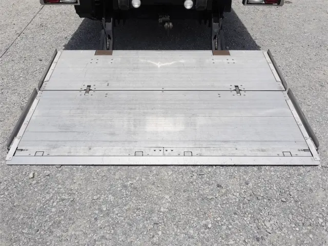 いすゞ フォワード TKG-FRR90T2(2WD)の写真11