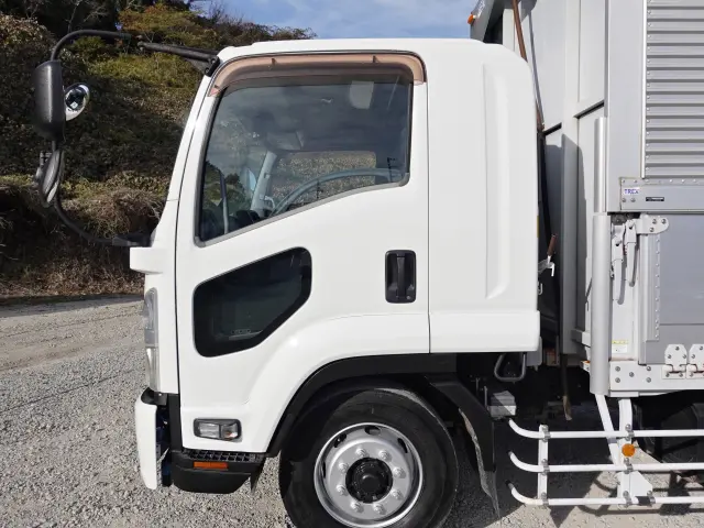 いすゞ フォワード LKG-FTR90T2(2WD)の写真13