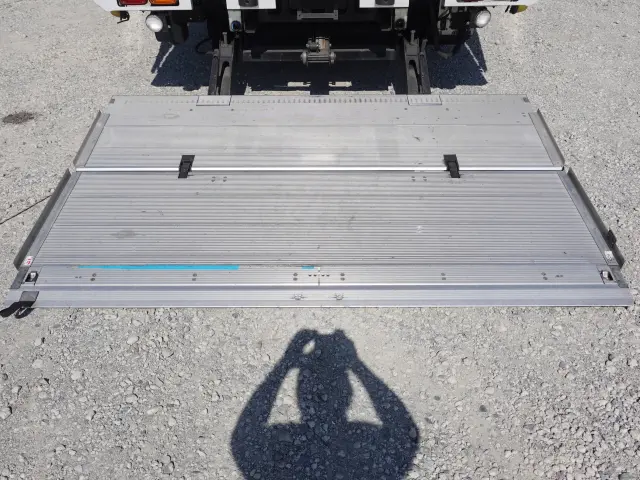 いすゞ フォワード TKG-FRR90T2(2WD)の写真11