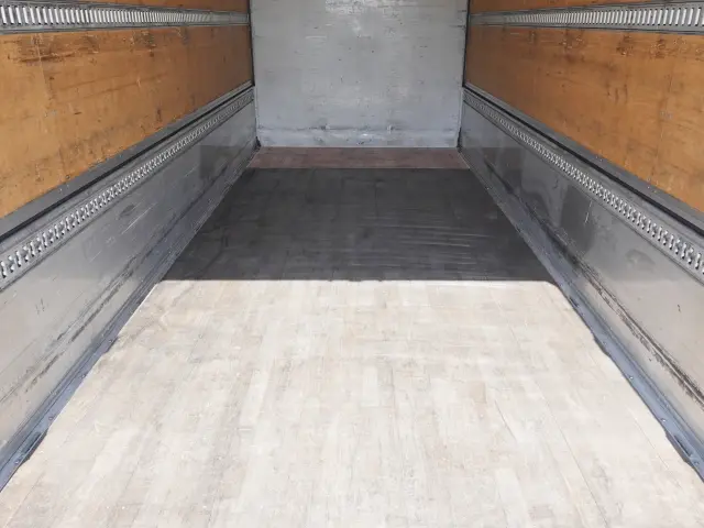 いすゞ フォワード TKG-FRR90T2(2WD)の写真12