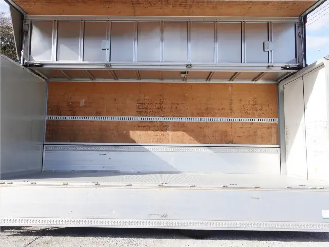 いすゞ フォワード TKG-FRR90T2(2WD)の写真15