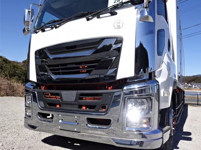 いすゞ ギガ QPG-CYL77B(6x2)の写真5