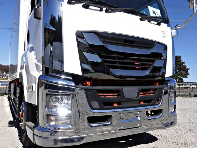 いすゞ ギガ QPG-CYL77B(6x2)の写真6