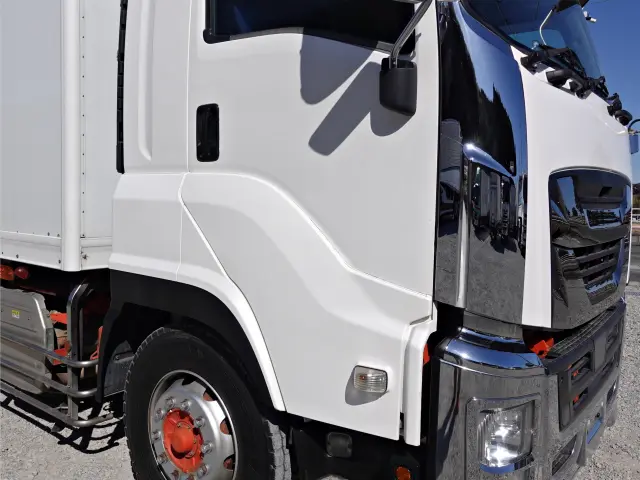 いすゞ ギガ QPG-CYL77B(6x2)の写真7