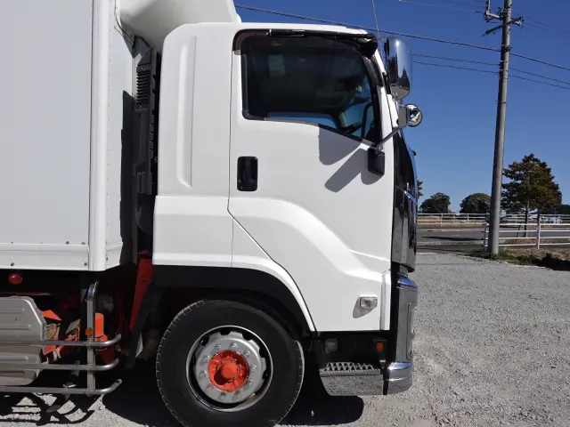 いすゞ ギガ QPG-CYL77B(6x2)の写真8