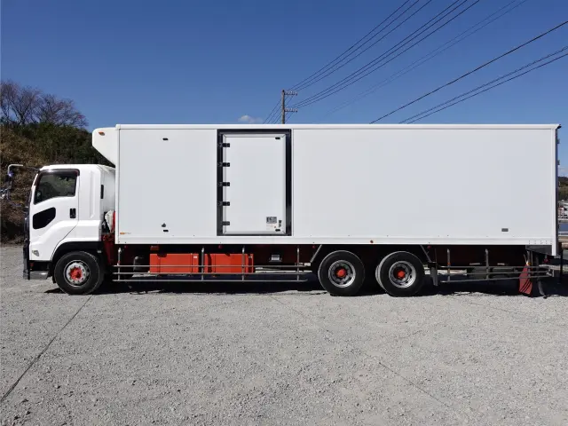 いすゞ ギガ QPG-CYL77B(6x2)の写真16