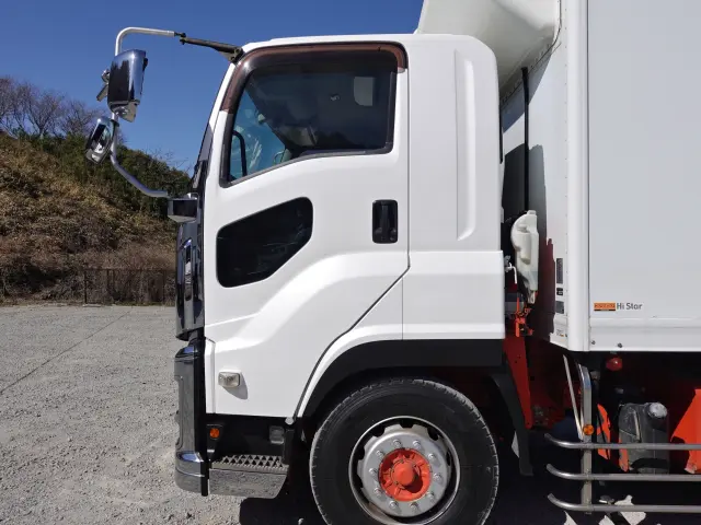 いすゞ ギガ QPG-CYL77B(6x2)の写真18