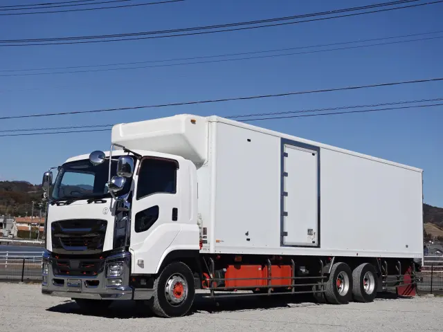 いすゞ ギガ QPG-CYL77B(6x2)の写真31