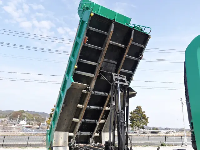 いすゞ フォワード QKG-FVZ34U2(6x4)の写真11