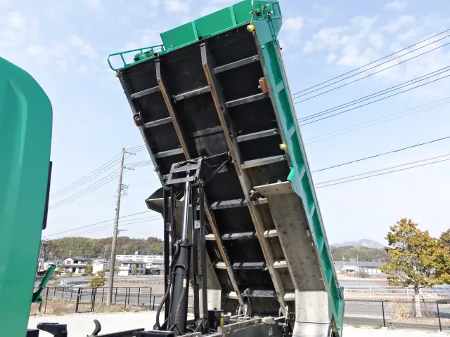 いすゞ フォワード QKG-FVZ34U2(6x4)の写真12