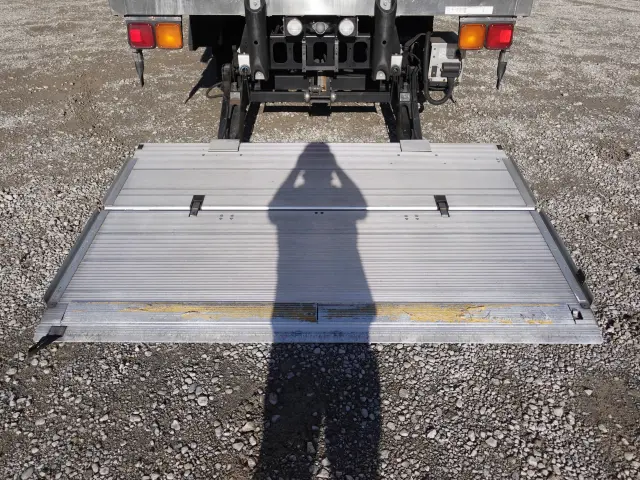 いすゞ フォワード 2PG-FRR90T2(2WD)の写真17