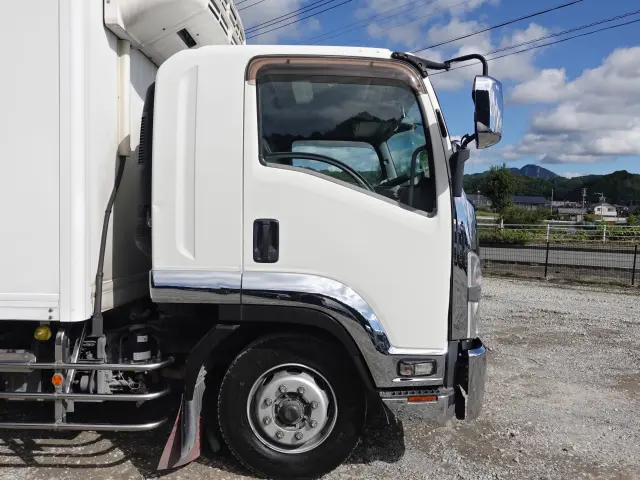 いすゞ フォワード LKG-FTR90T2(2WD)の写真4