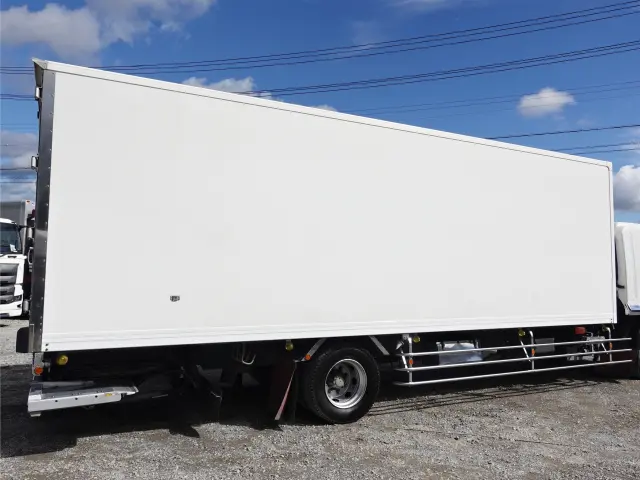 いすゞ フォワード LKG-FTR90T2(2WD)の写真6