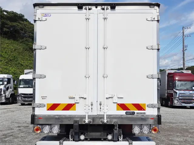 いすゞ フォワード LKG-FTR90T2(2WD)の写真7