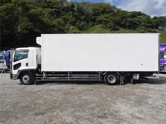 いすゞ フォワード LKG-FTR90T2(2WD)の写真9