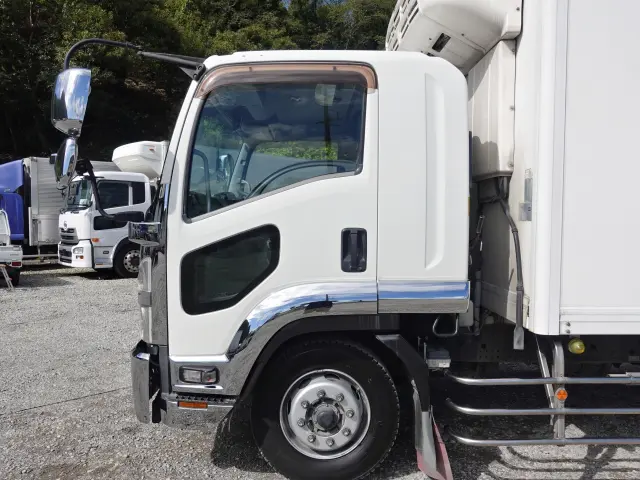 いすゞ フォワード LKG-FTR90T2(2WD)の写真10