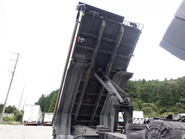 いすゞ ギガ QKG-CXZ77AT(6x4)の写真11