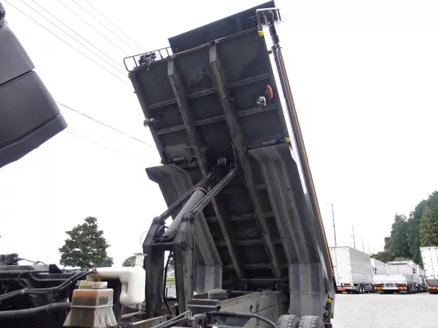 いすゞ ギガ QKG-CXZ77AT(6x4)の写真12