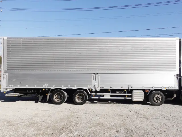 いすゞ ギガ QKG-CYJ77B(8x4)の写真8