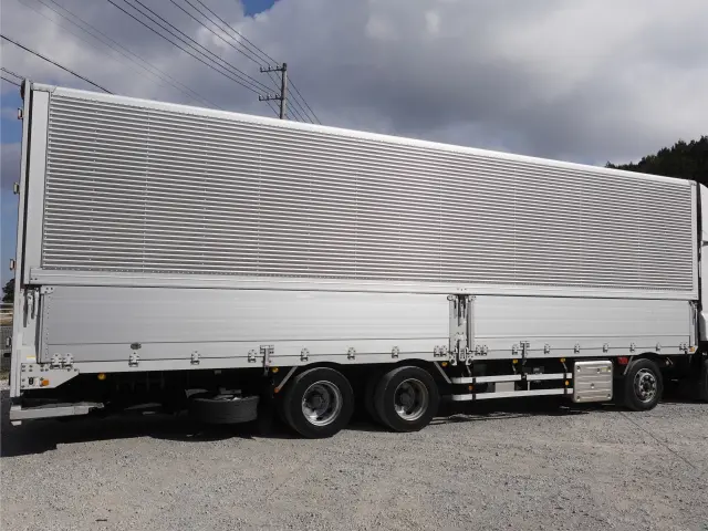 いすゞ ギガ 2PG-CYJ77C(8x4)の写真9