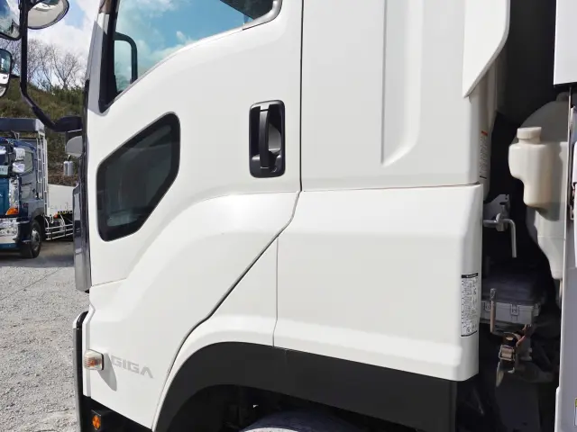 いすゞ ギガ 2PG-CYJ77C(8x4)の写真13