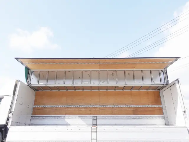 いすゞ ギガ 2PG-CYJ77C(8x4)の写真15